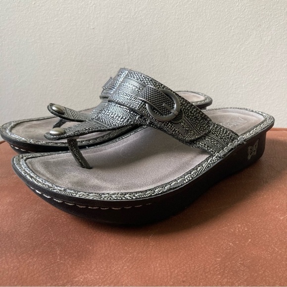 Alegria | Carina Chain Mail Metallic Leather Slip On Thong Platform Flip Flops - Picture 1 of 7